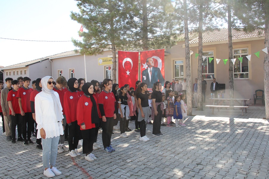 Konya'nın Yalıhüyük ilçesinde İlköğretim Haftası kutlandı