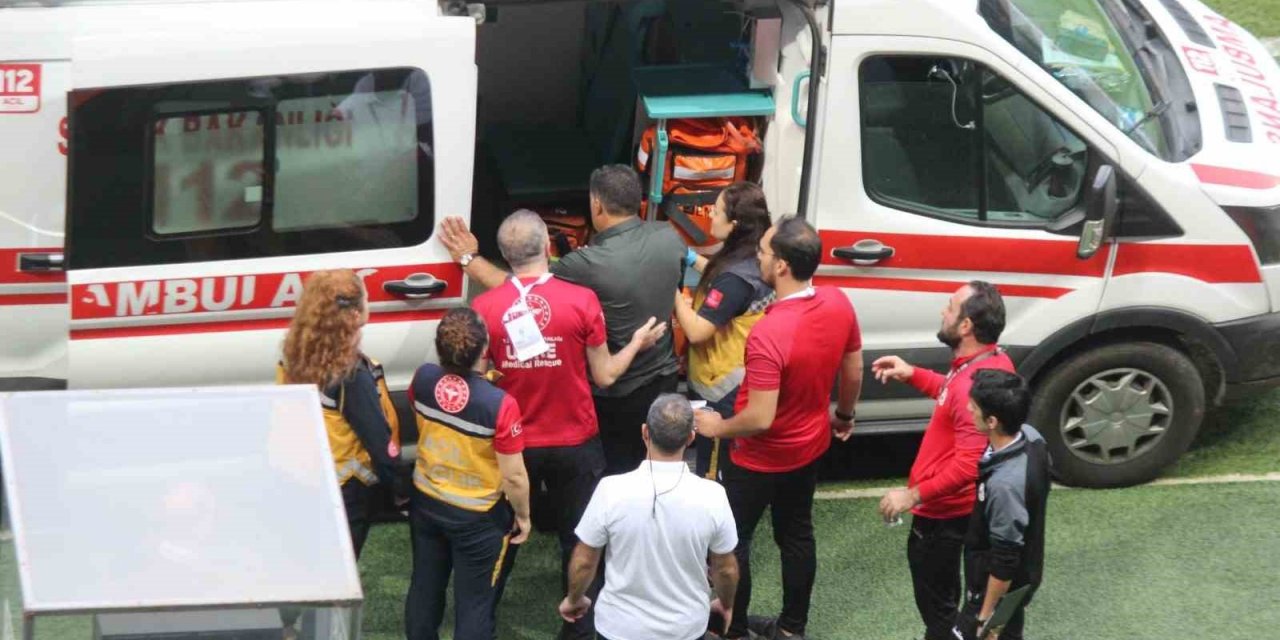 Giresunspor Teknik Direktörü Mustafa Kaplan, maç esnasında fenalaştı