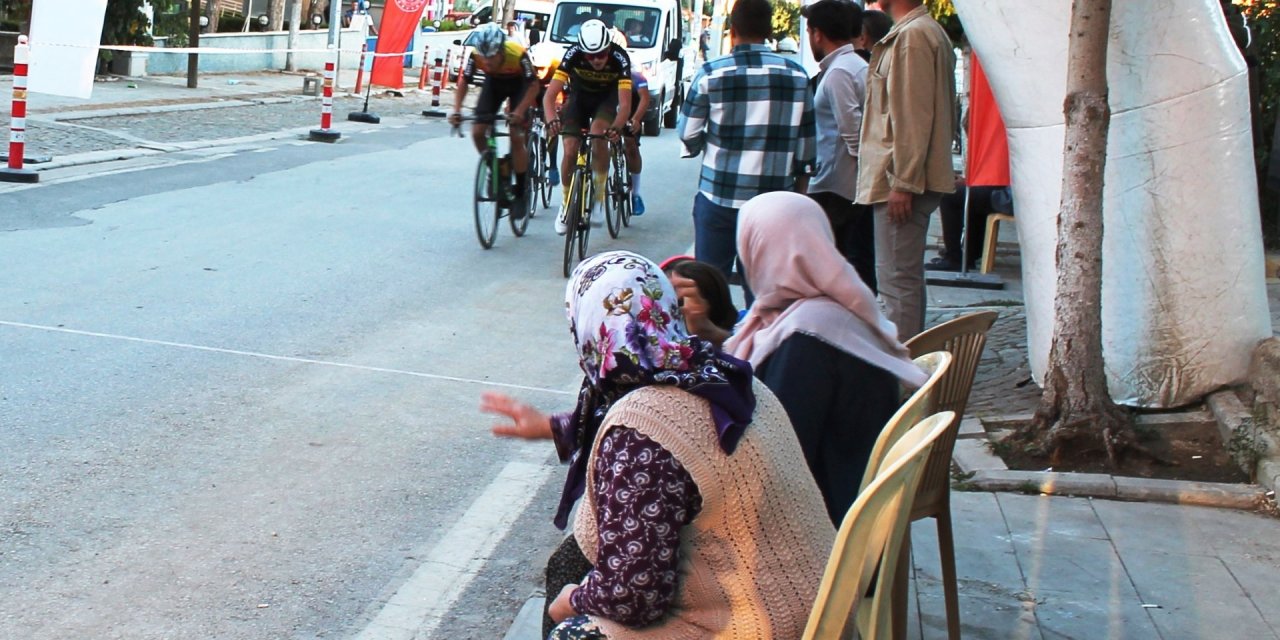 “Kırmızı Altın Çilek“ festivali bisiklet yarışları yapıldı