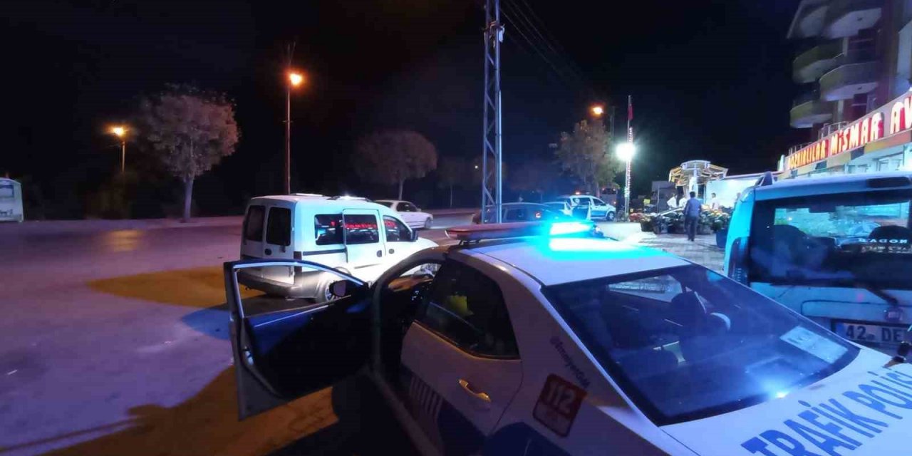 Konya'da hatalı U dönüşü yapan şahıs, 2 polisi yaralayıp kaçtı!