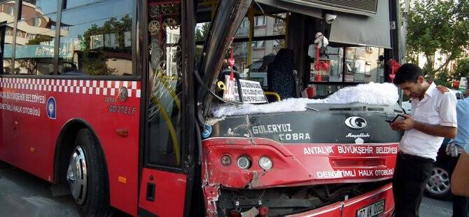 ANTALYA’DA OTOBÜS KAZASI: 8 YARALI