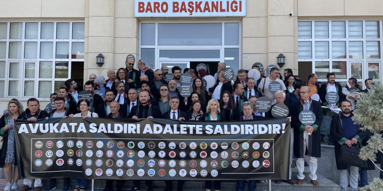 Konya'da avukatlardan alkışlı protesto