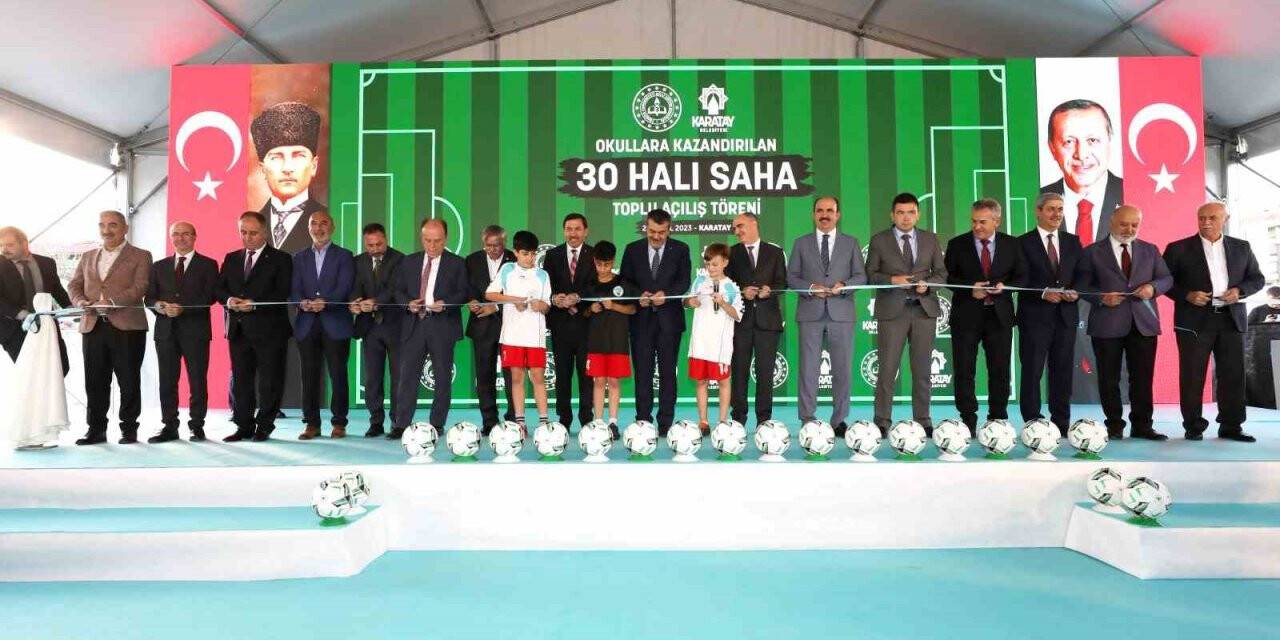 Konya Karatay’da 30 halı sahanın açılışı gerçekleştirildi