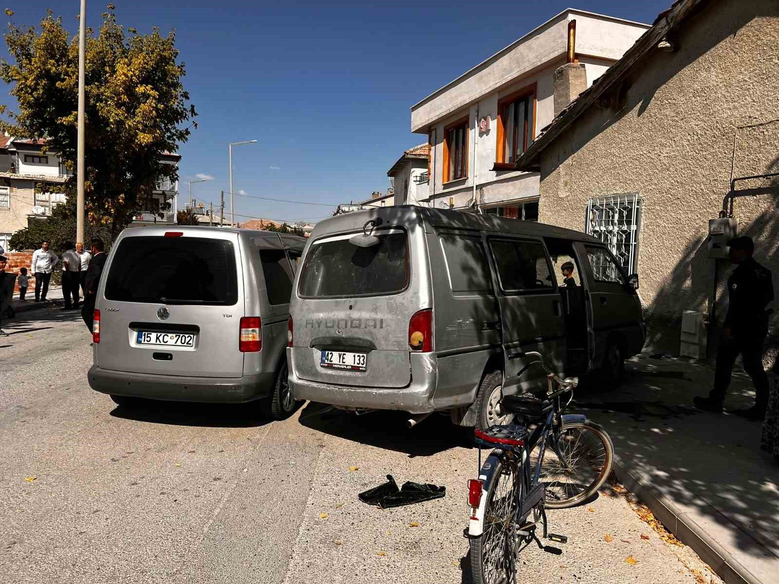 Konya'da kaza: Kamyonet hafif ticari araç ile çarpıştı