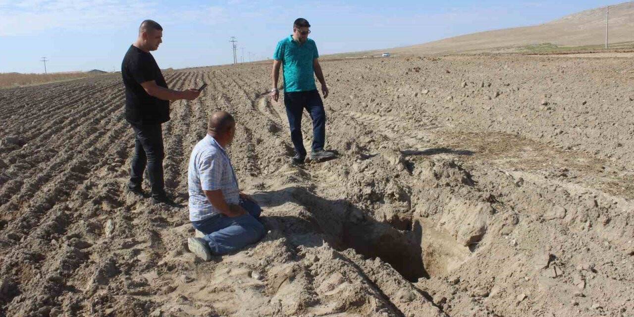 Tarlayı sürerken obruk oluştuğunu zannetti, kuyu çıktı