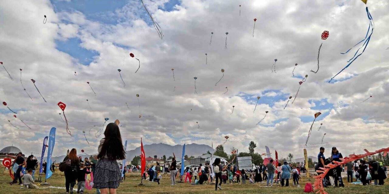 Dünya Çocuk Günü’nde gökyüzünü uçurtmalar süsledi