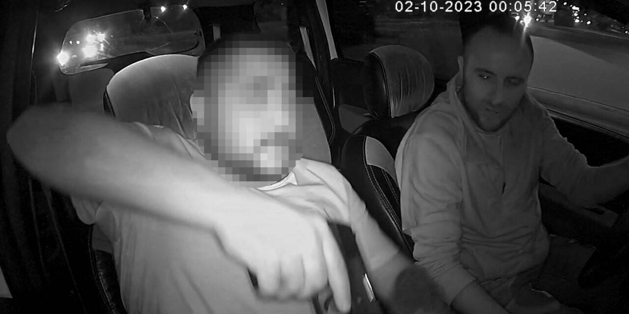 Antalya'da taksi şoförü ile silahlı saldırgan arasındaki arbede araç kamerasına yansıdı