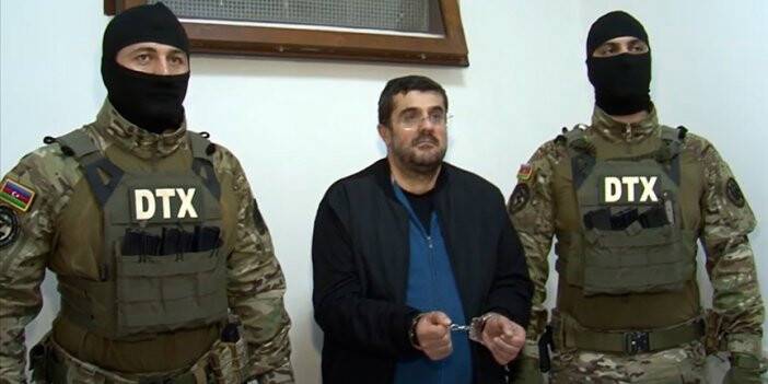 Azerbaycan  sözde cumhurbaşkanını paketledi!