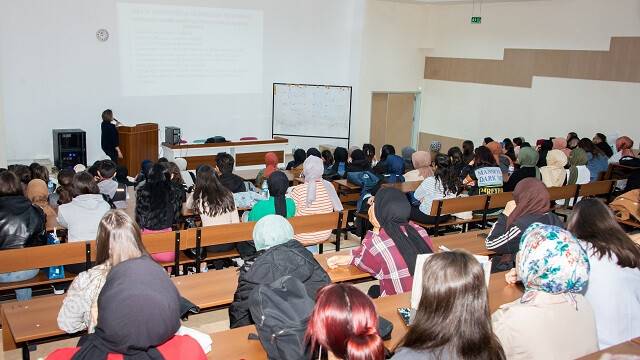SÜ Sağlık Hizmetleri MYO öğrencilerine uyum eğitimi verildi