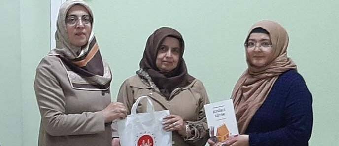 Tefsir dersleri devam ediyor