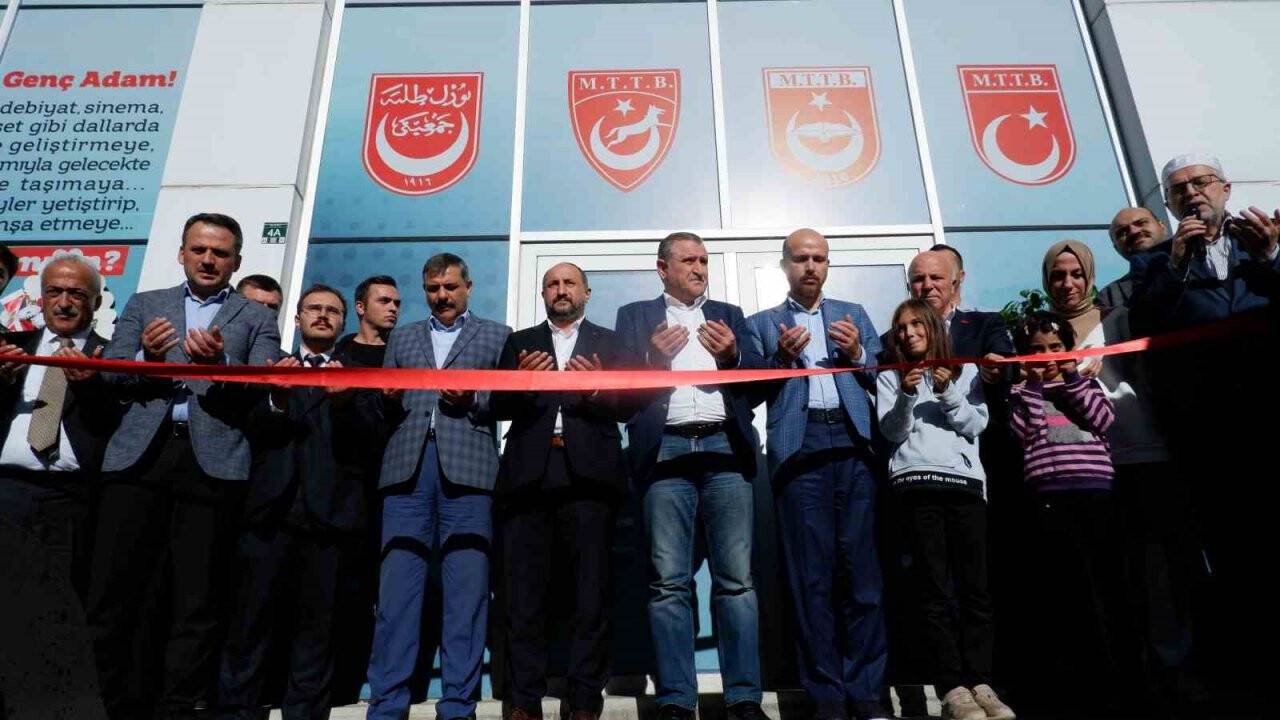 Bakan Bak: “Türkiye Yüzyılı hedefine gençlerle yürüyeceğiz”