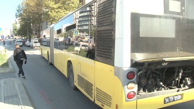 İETT otobüsünde panik: Duman çıktı, yolcular tahliye edildi