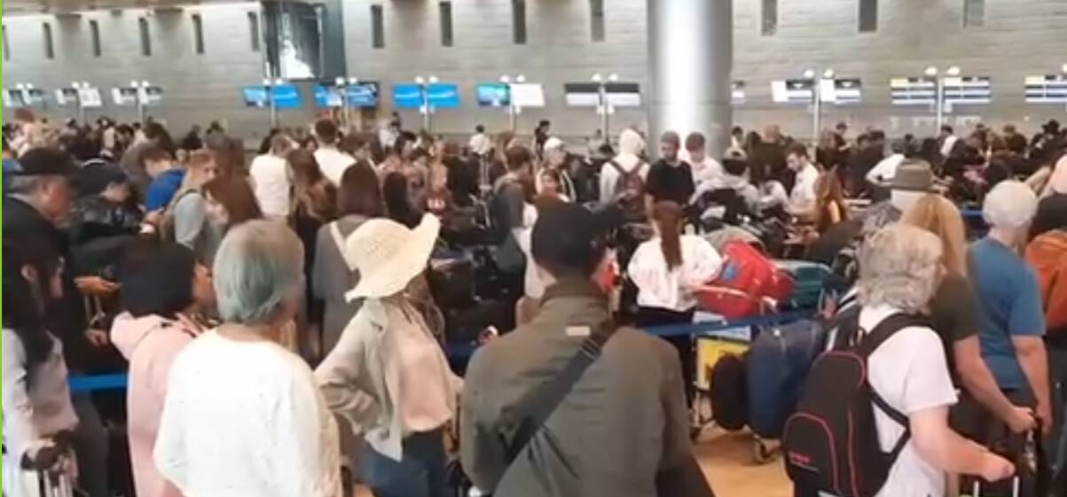 Ülkeden kaçan İsraillilier hava limanlarına akın etti