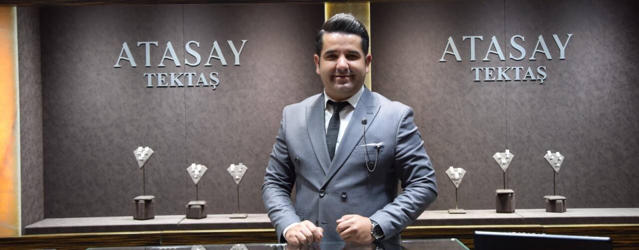 Atasay'ın altın ve pırlanta Çadır’ı Konya’da Valilik meydanında