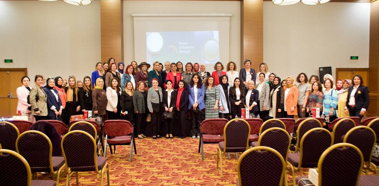 Konya'da "Öncü Kadınlar" söyleşisi yapıldı