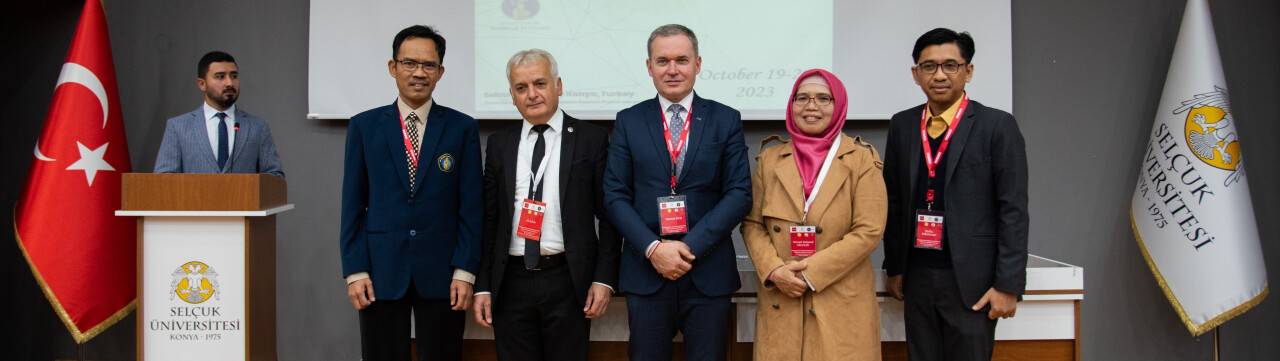 Konya'daki üniversite bilim insanlarını buluşturdu