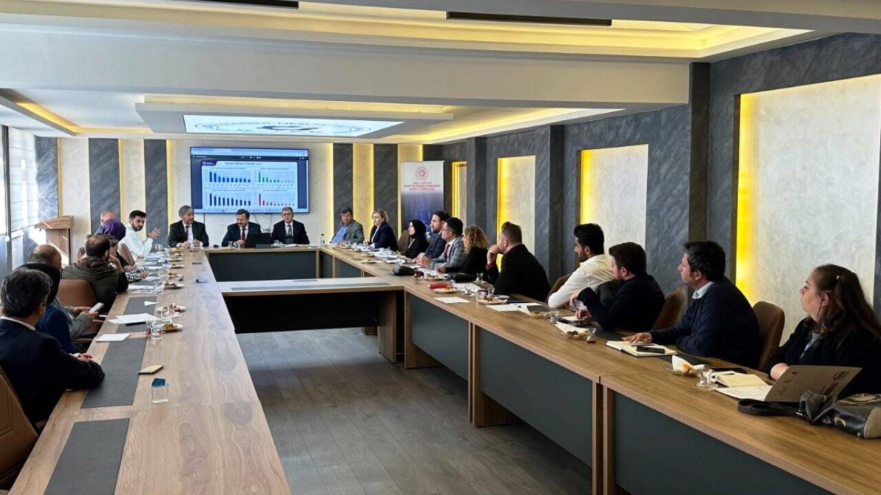 Vali Özkan'dan  mesleki eğitim toplantısı