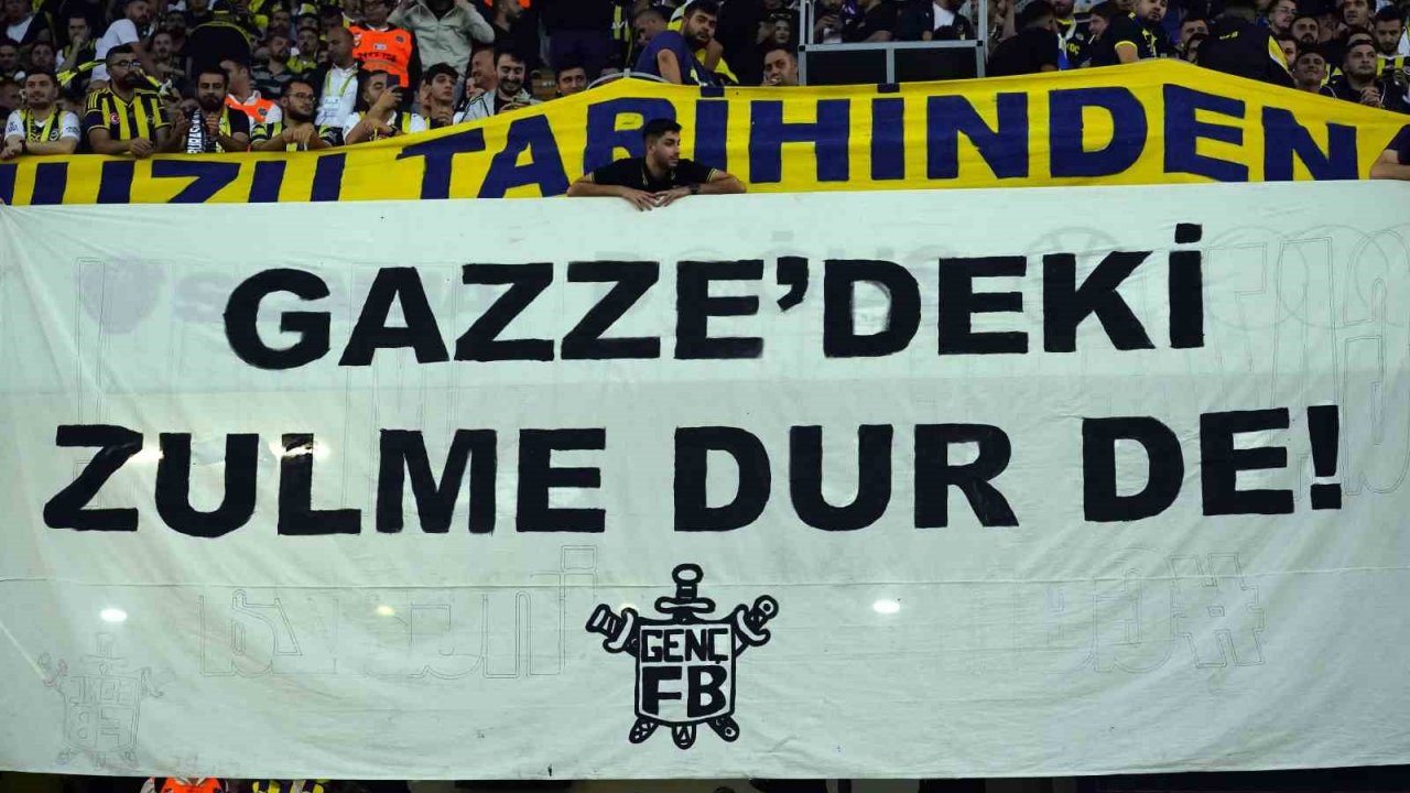 Fenerbahçe tribünlerinden Filistin’e destek