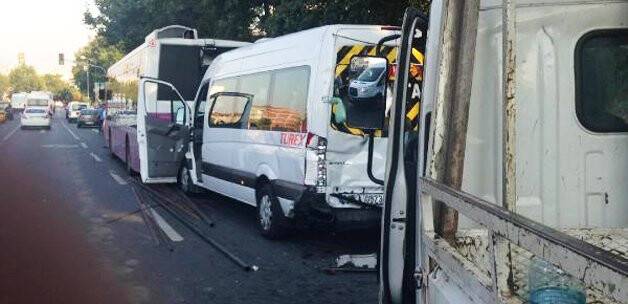 Durakta inanılmaz kaza! 1 ağır, 4 yaralı