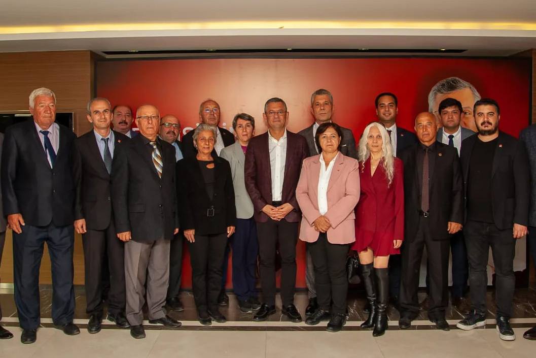 Özgür Özel,  Konya'daki örgüt yöneticileriyle buluştu