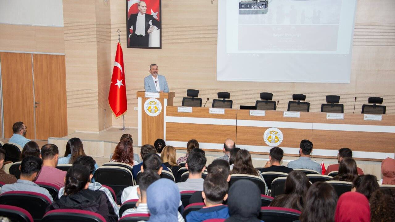 SÜ iş insanlarını öğrencilerle buluşturmaya devam ediyor