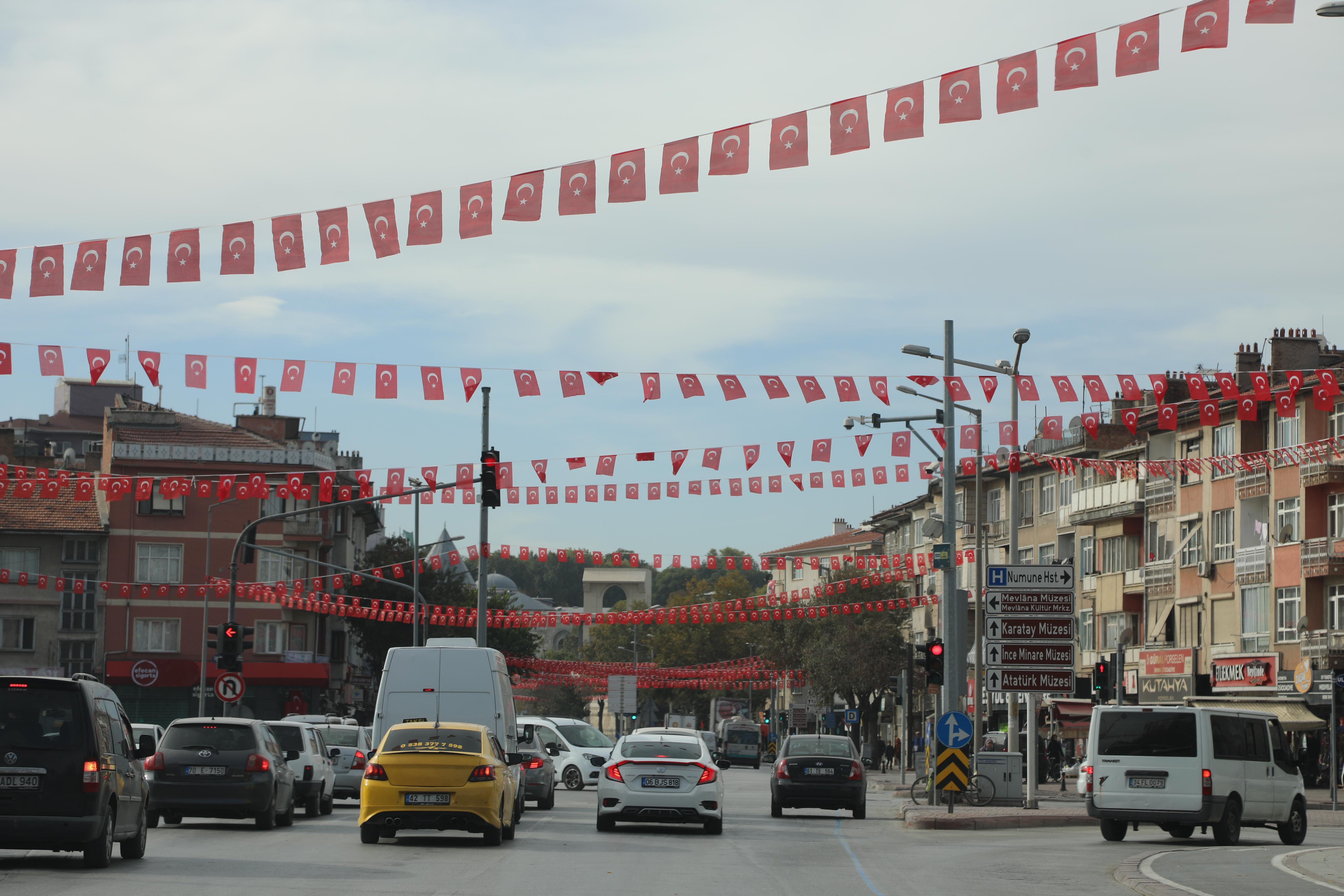 Konya'nın dört bir yanı Türk bayrakları ile donatıldı