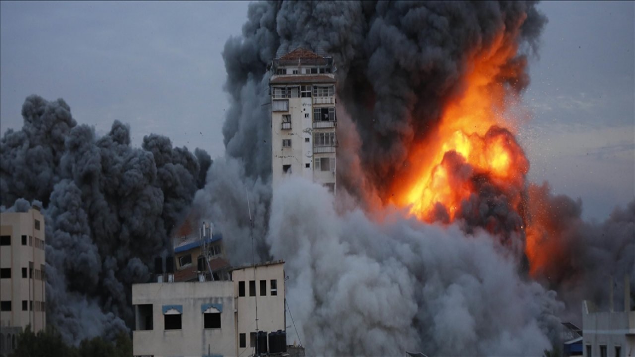 İsrail son 24 saatte Gazze’de 300 yeri vurdu