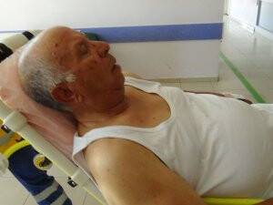 75 YAŞINDAKİ BABASINI HASTANELİK ETTİ