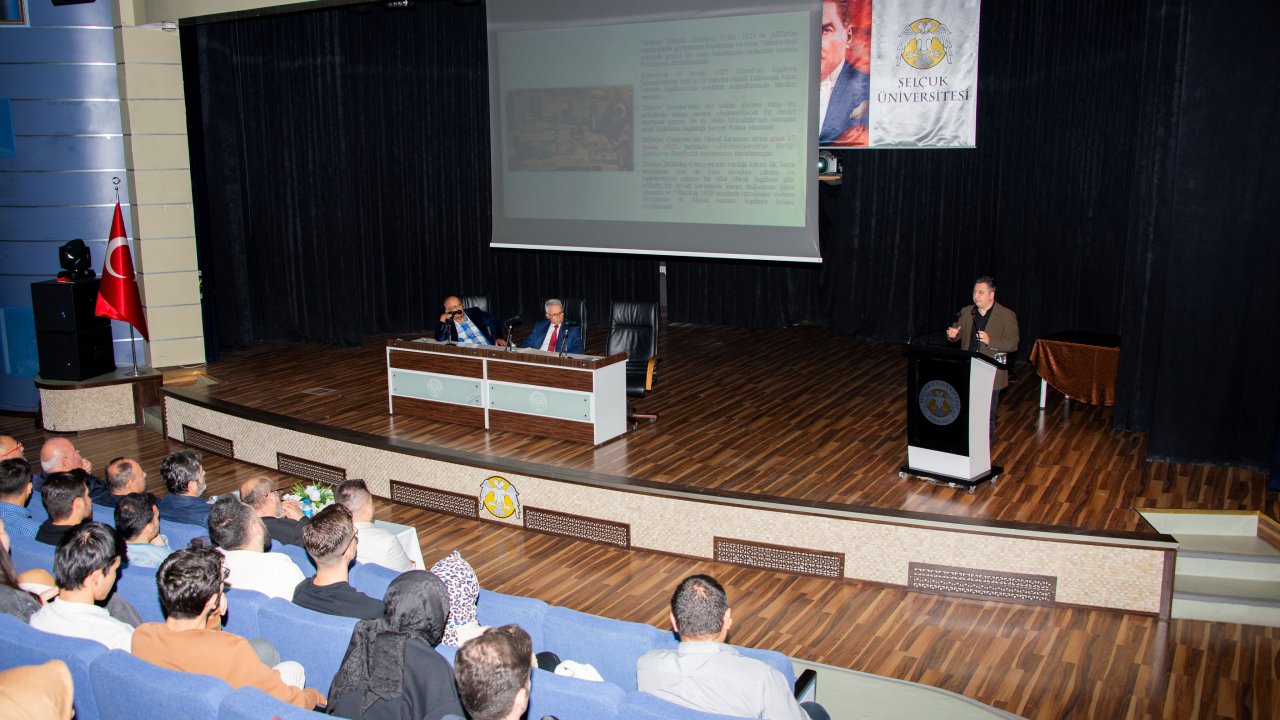 SÜ'de "100. Yılda Cumhuriyet" paneli yapıldı