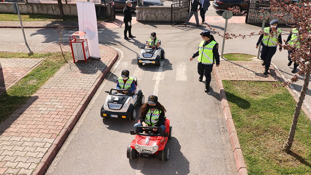 Konya'da jandarmadan trafik eğitimi