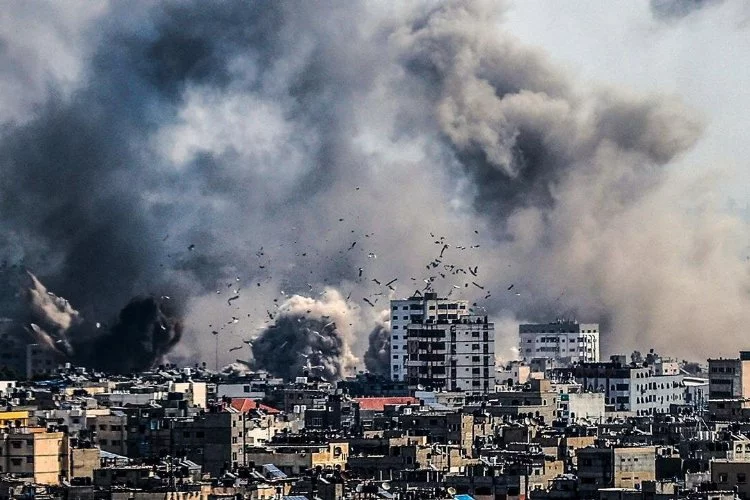 İsrail bu sefer de camileri bombaladı