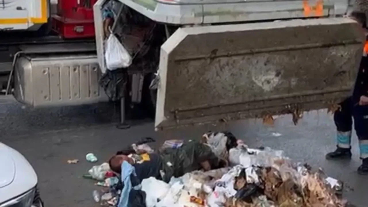 Şaşırtan olay: Çöp konteynerinden 2 gün sonra vinçle çıkarıldı