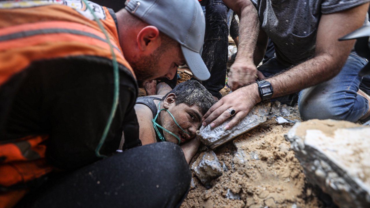 İsrail'in katlettiği Filistinlilerin sayısı 10 bini geçti