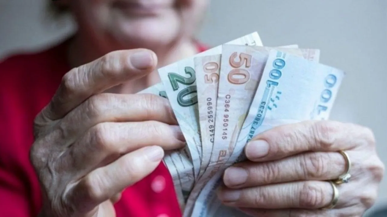 Emeklilerin aylık ödeme tarihi değişti mi? Bakanlıktan açıklama