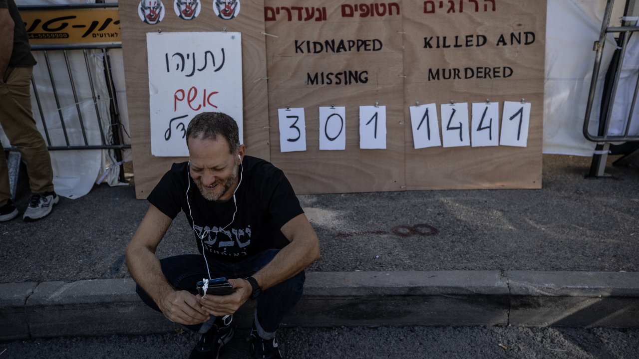 Netanyahu'ya istifaya çağıran İsrailliler: İktidarda kalırsa savaş bitmez!