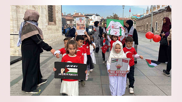 Konya'da miniklerden Filistin'e özel gösteri
