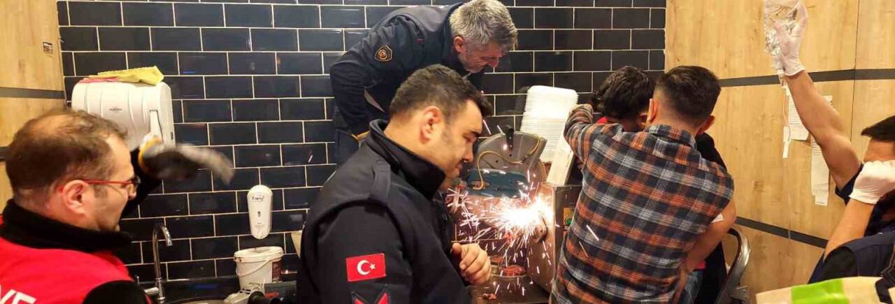 Kolunu kaptırdı: Hastaneye kıyma makinesiyle gitti (VİDEOLU)