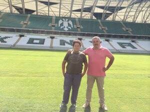 Mehmet Üzümcü yeni statta yeşil çimlerde