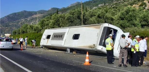 Aksaray'da Otobüs Devrildi: 6 Ölü, 17 Yaralı FOTOGALERİ