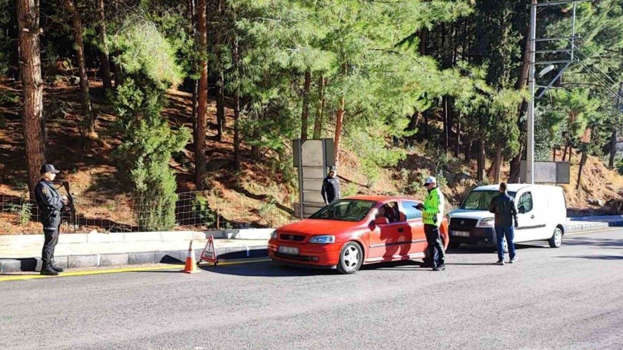 Manisa’da aranan 11 şahıs yakalandı