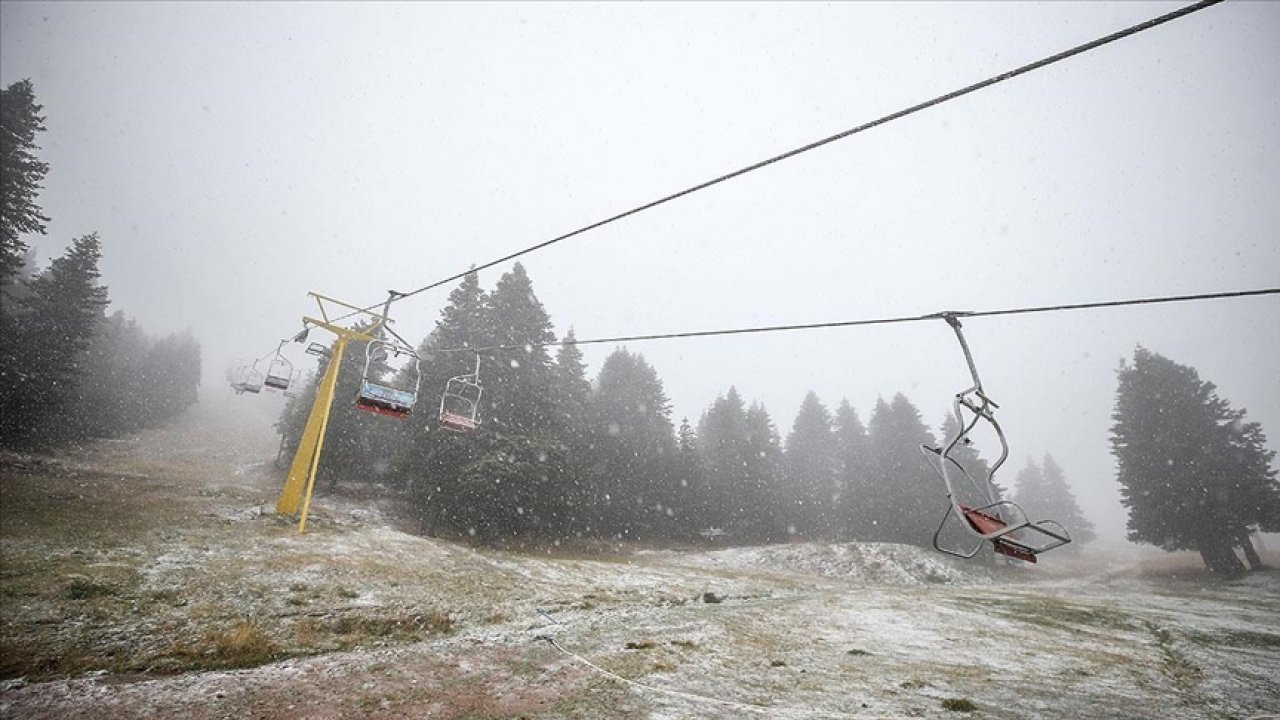 Uludağ'da mevsimin ilk karı turizmcileri umutlandırdı