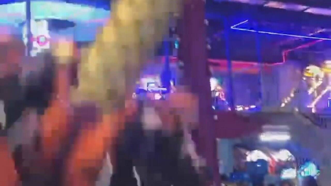 AVM'deki dehşet anları kamerada...Oyuncak böyle devrildi 6 çocuk yaralandı