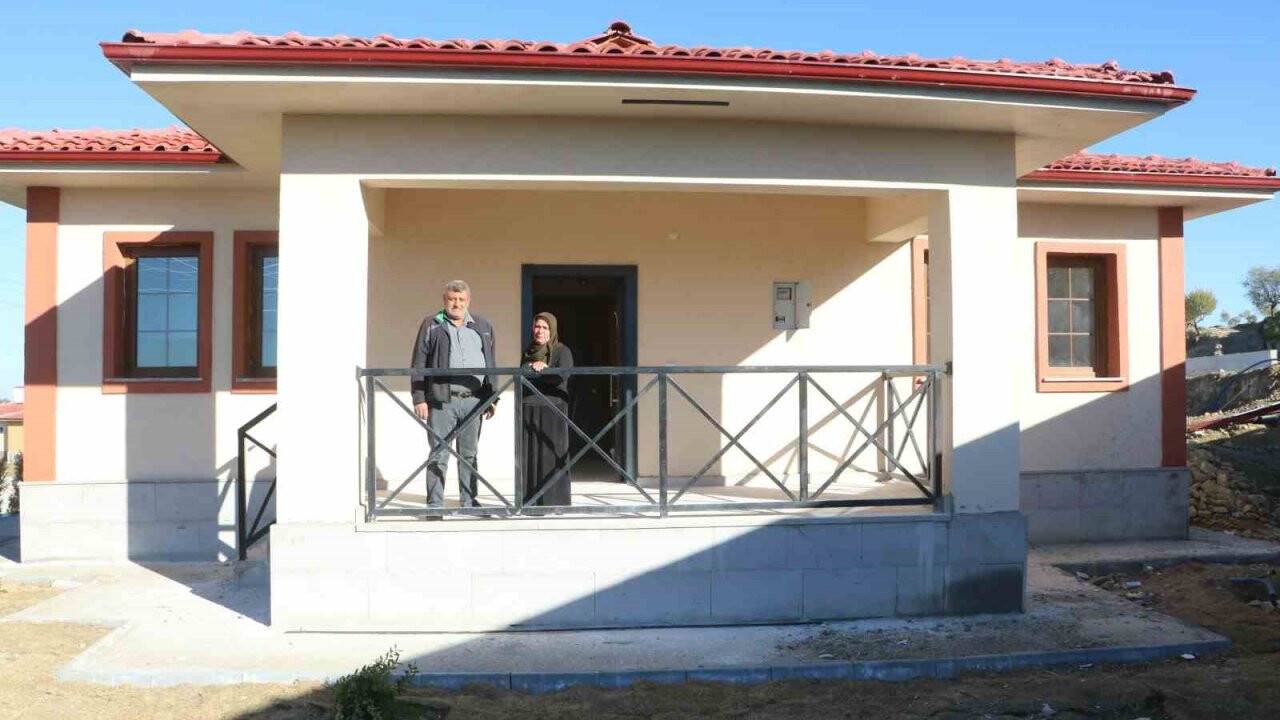 Enkaz kentte afet konutlarında yaşam başladı