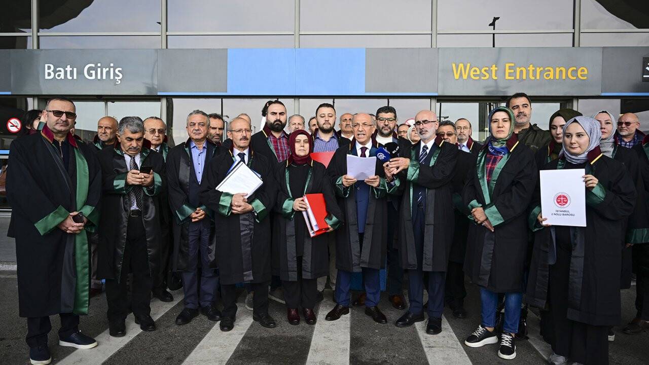 Hukukçular, İsrail'in işlediği savaş suçları için Lahey'e gittiler