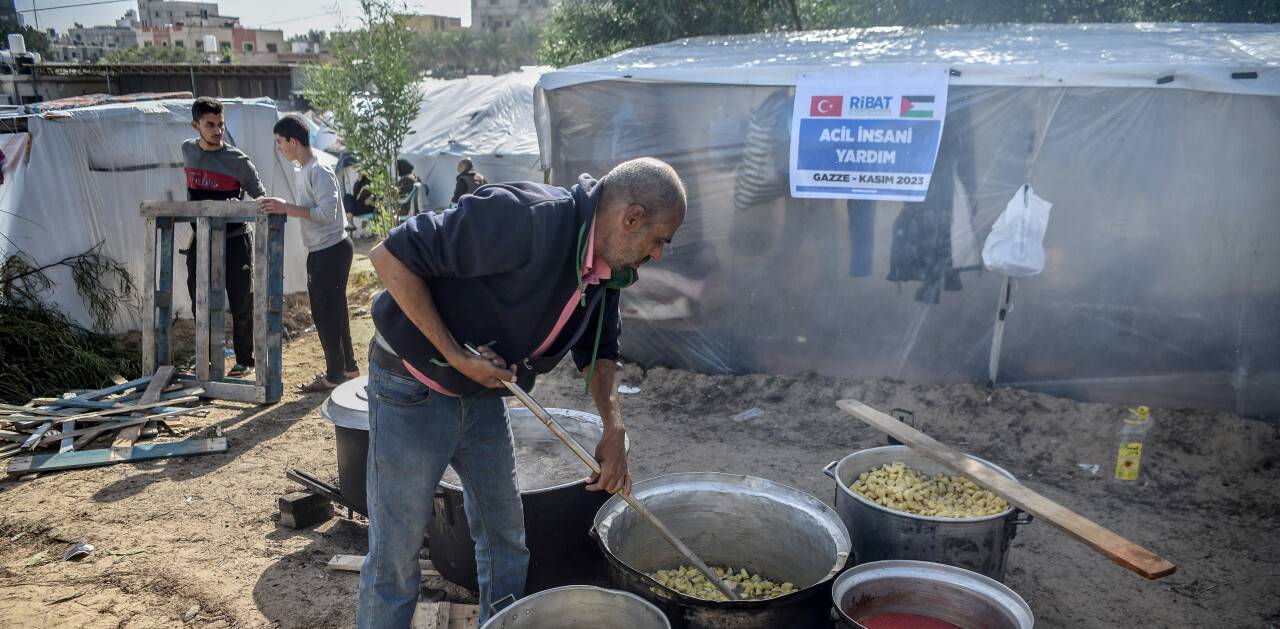 Ribat İnsani Yardım Derneği, Gazze'de yemek dağıttı