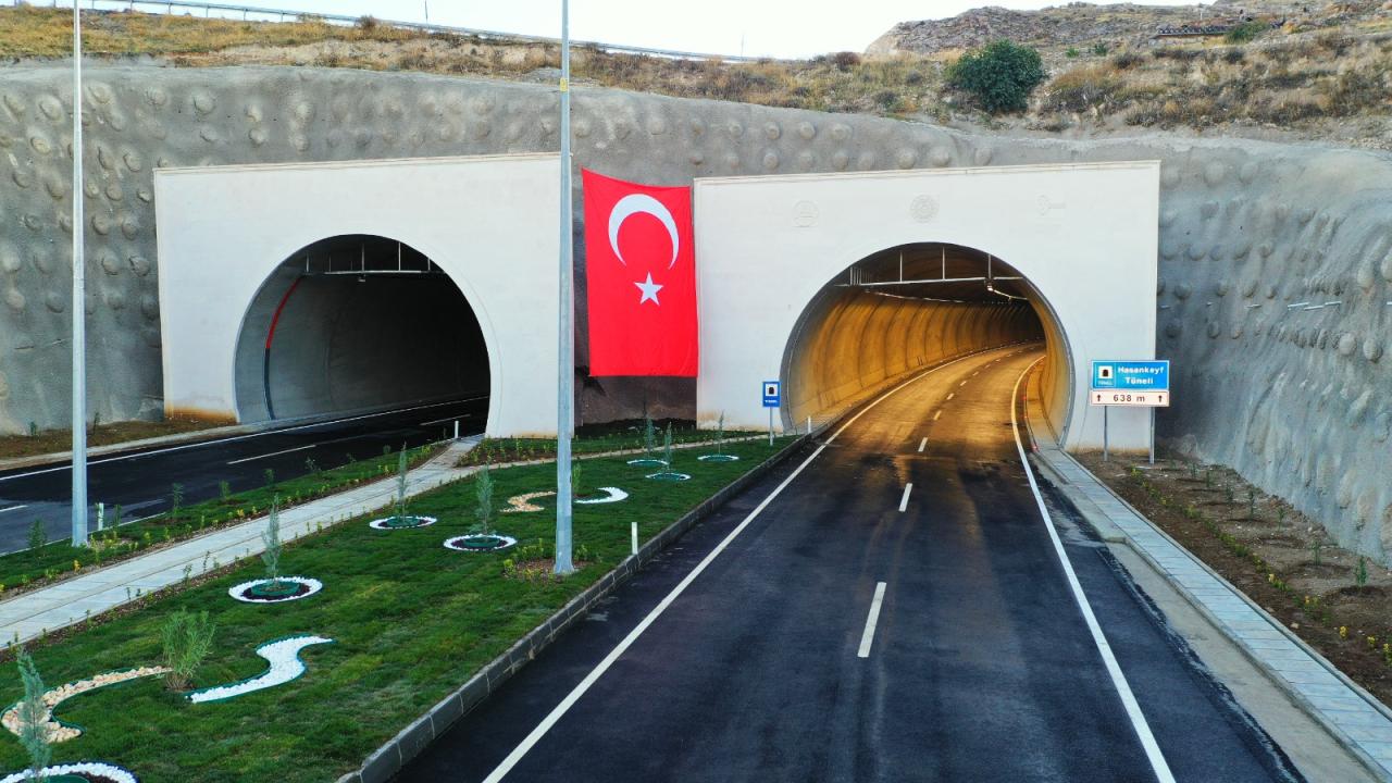 Köprü ve tünellerle ulaşımda çığır açıldı