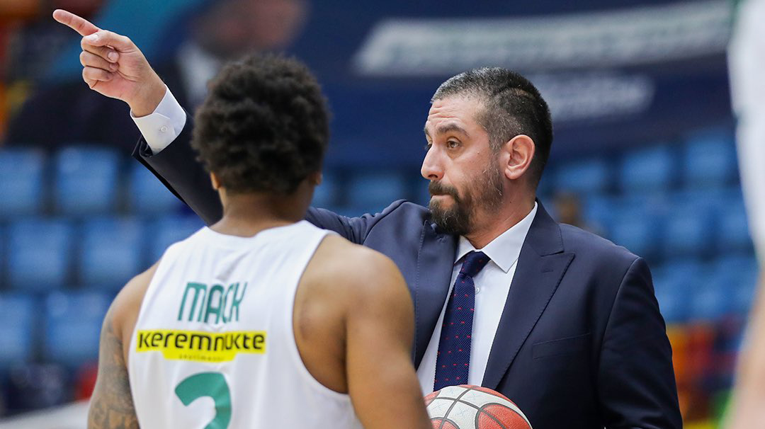 Konyaspor Basketbol Başantrenörü Emrah Benli'den hakem tepkisi