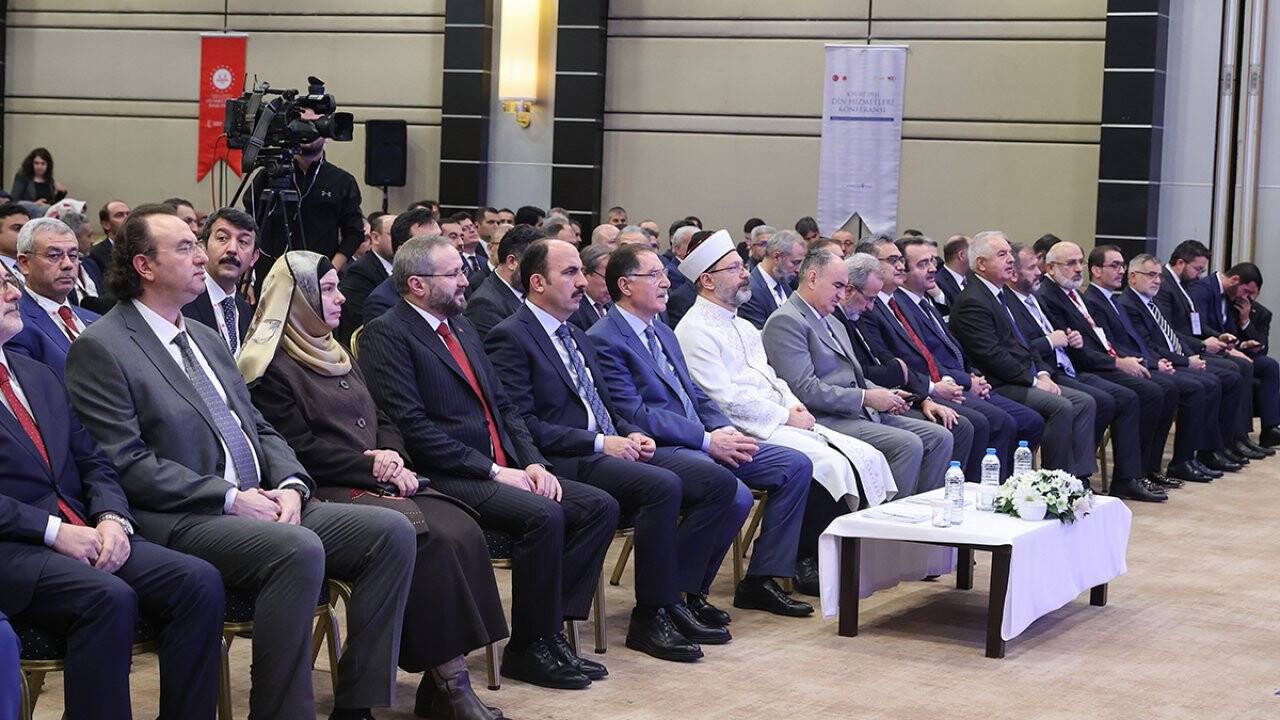 Diyanet İşleri Başkanı Erbaş Konya'da konferansa katıldı