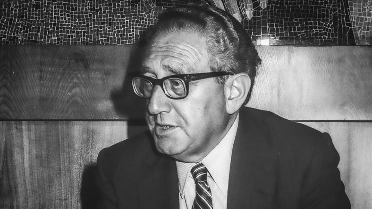Nazilerden kaçtı, savaş suçlarının altına imza attı: Henry Kissinger