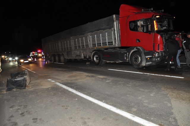 Konya'da kaza: Tır ve traktör çarpıştı:1 yaralı